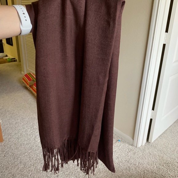New brown scarf - Picture 2 of 3